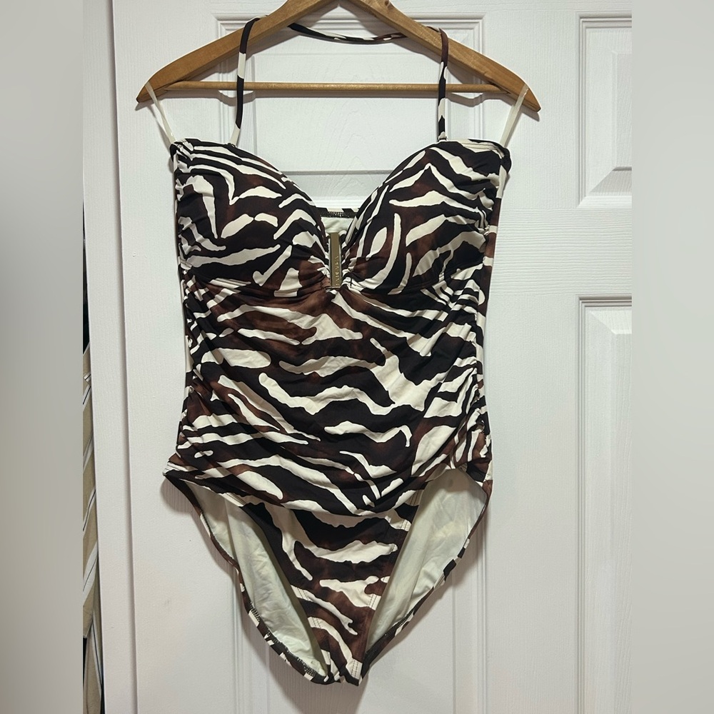 La Blanca animal print one piece size 14 NWOT